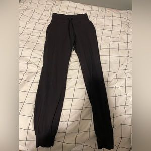 Lululemon women’s joggers size 0 or 2 not sure
